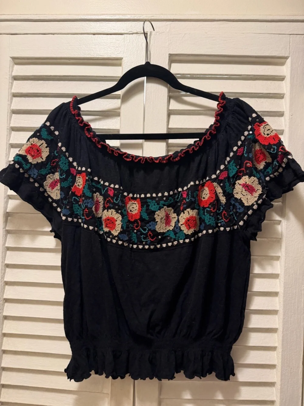 Free People 🖤 Barcelona Off-Shoulder Embroidered Top - Picture 3 of 7